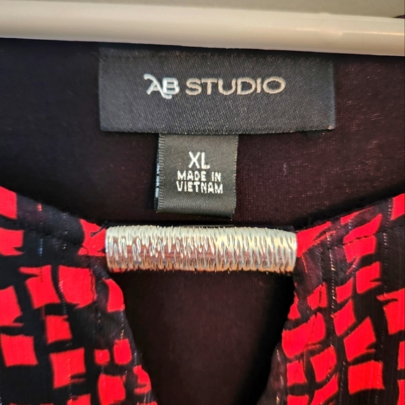 AB Studio Red and Black Print Blouse with banded Waistbfor comfort. Size XL - Picture 2 of 4